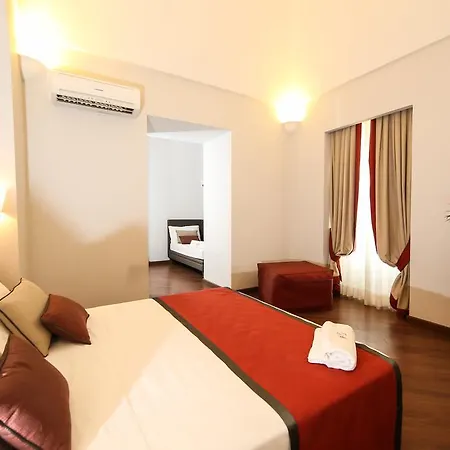 Palazzo Riario Sforza 4* נאפולי