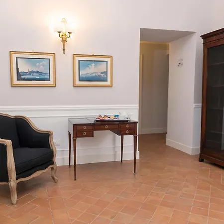 Palazzo Riario Sforza 4* נאפולי